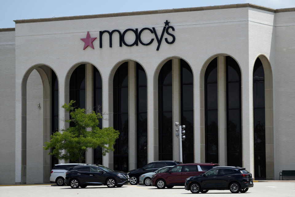 Macy's swings to a profit in 2Q but sales weaken due to a "more