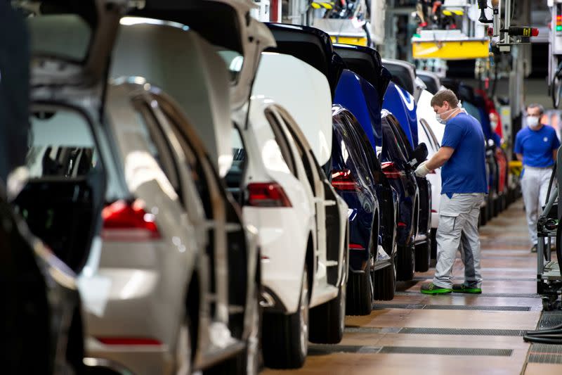 FILE PHOTO: VW re-starts Europe's largest car factory after coronavirus shutdown