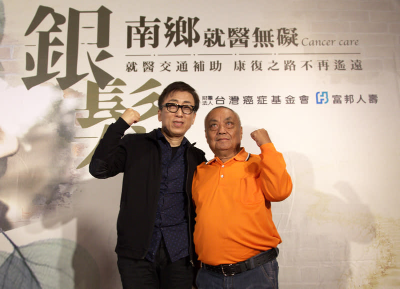 作家苦苓（左），資料照片：中央社