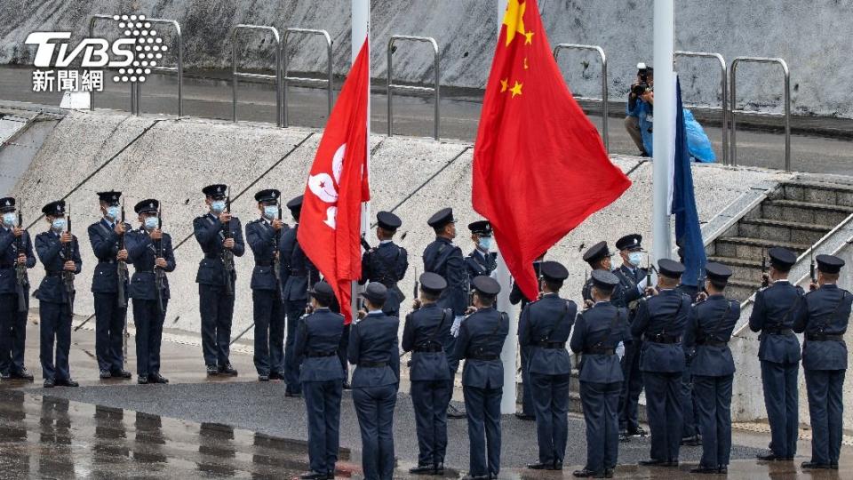 香港警校生從去年10月就開始學習使用中式步操。（圖／達志影像美聯社）