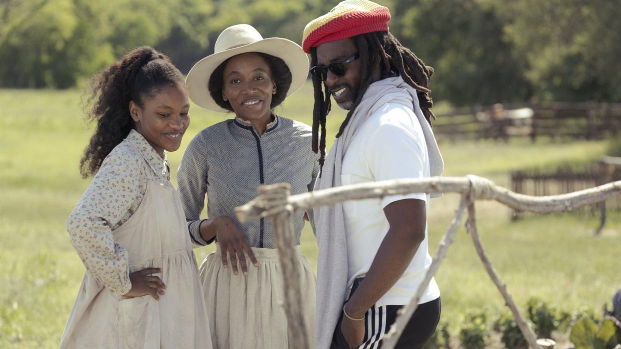 demi singleton as sally reeves, lauren e banks as jennie reeves, and damian marcano, director, in lawmen bass reeves, episode 5, season 1, streaming on paramount, 2023 photo credit lauren smithparamount