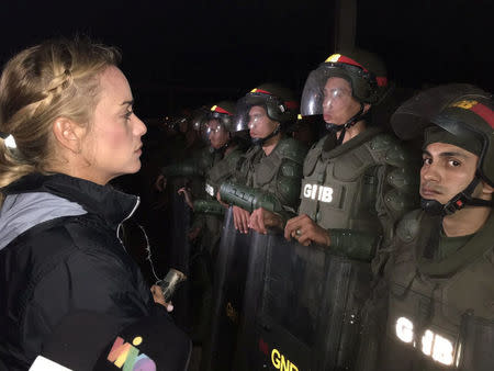 Lilian Tintori (L), wife of jailed Venezuelan opposition leader Leopoldo Lopez, stands in front of Venezuelan National Guards looking for information about her husband outside the military prison of Ramo Verde, in Los Teques, Venezuela May 4, 2017. Prensa Lilian Tintori/Handout via REUTERS