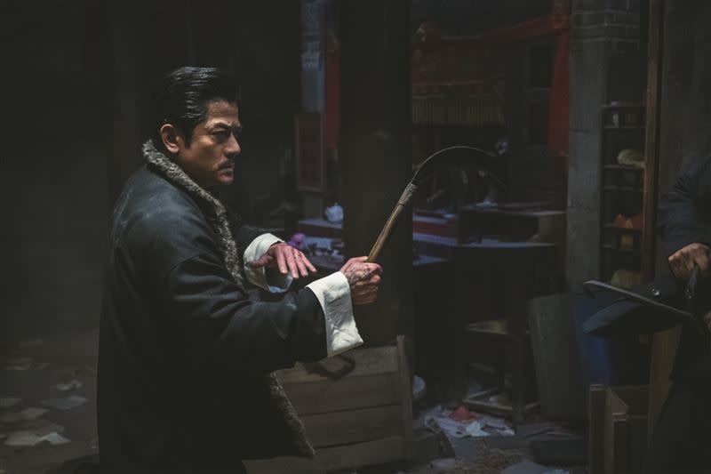 郭富城在《九龍城寨之圍城》詮釋心狠手辣的「殺人王」。（圖／華映娛樂提供）