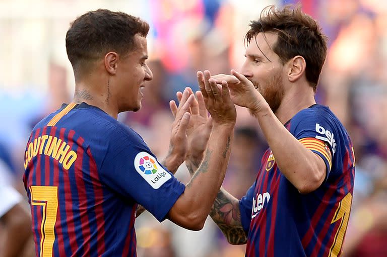 Messi celebra su gol, ante Boca, con Coutinho