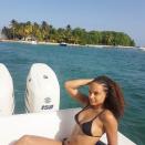 <p>Lors de shootings ou en vacances, la native de Fort-de-France aime apparaître au grand jour sans maquillage.<br>Crédit : @aliciaayliesoff </p>