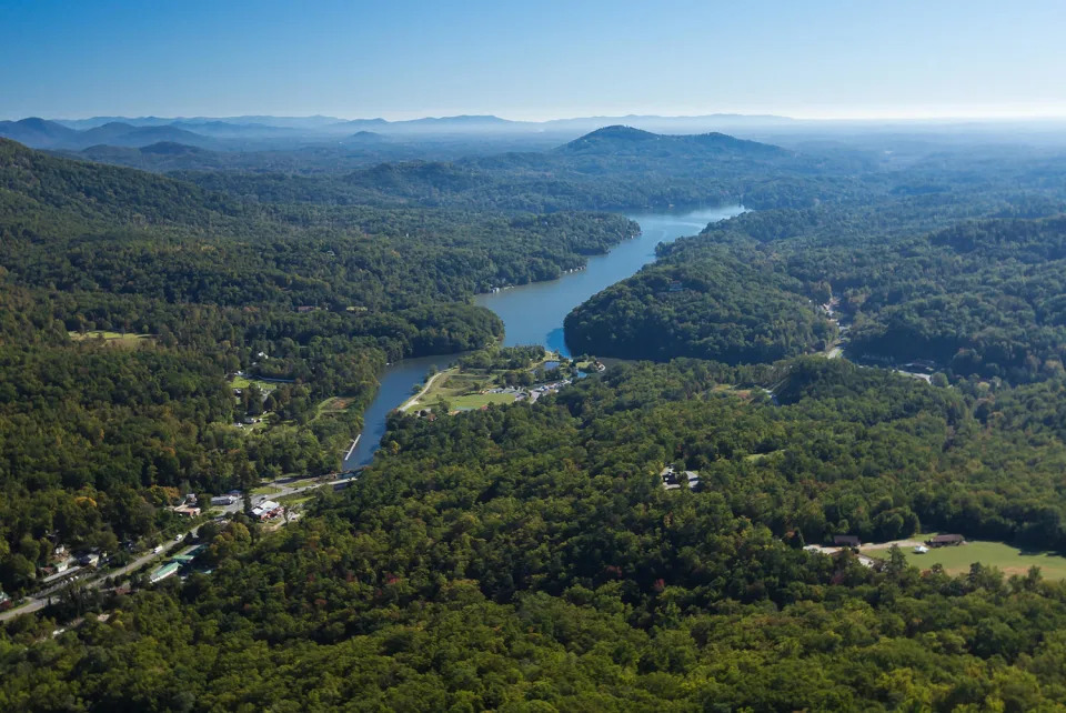 Lake Lure, North Carolina. (BSPollard / Getty Images / iStockphoto)