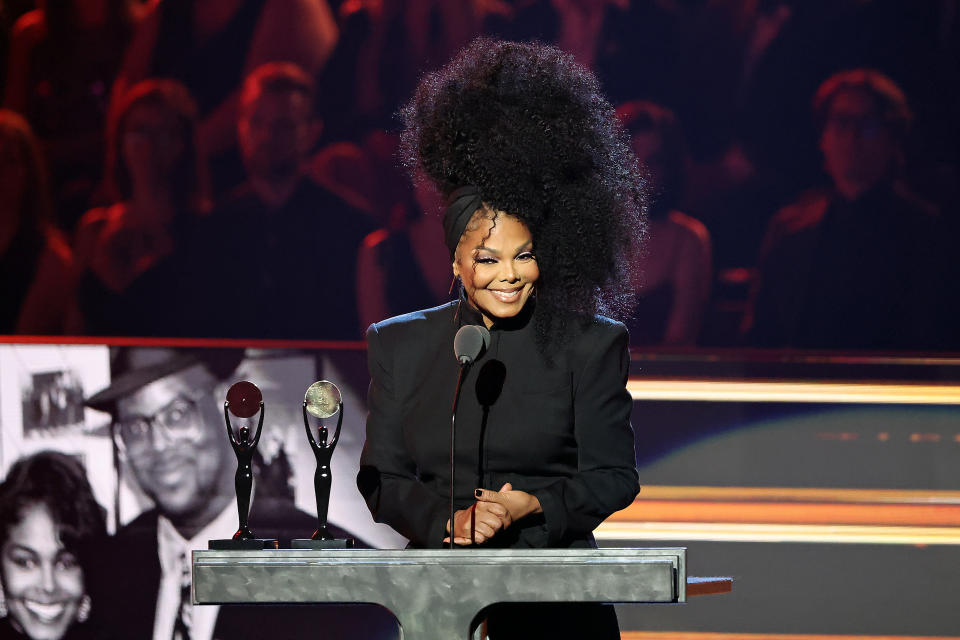 LOS ANGELES, CALIFORNIA - NOVEMBER 05: Janet Jackson speaks onstage during the 37th Annual Rock & Roll Hall of Fame Induction Ceremony at Microsoft Theater on November 05, 2022 in Los Angeles, California. (Photo by Amy Sussman/WireImage)