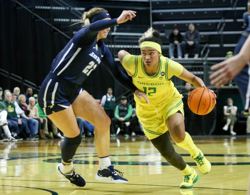 Oregon guard Te-Hina Paopao pushes toward the basket as the Oregon Ducks host San Diego in a WNIT matchup Thursday, March 23, 2022, at Matthew Knight Arena in Eugene, Ore. Ben Lonergan/The Register-Guard/The Register-Guard / USA TODAY NETWORK