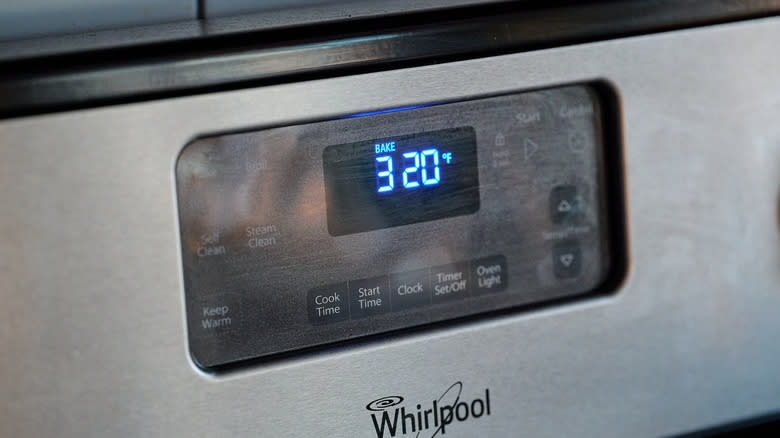 oven preheating to 320