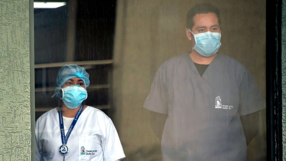Trabajadores de un hospital en Quito, Ecuador