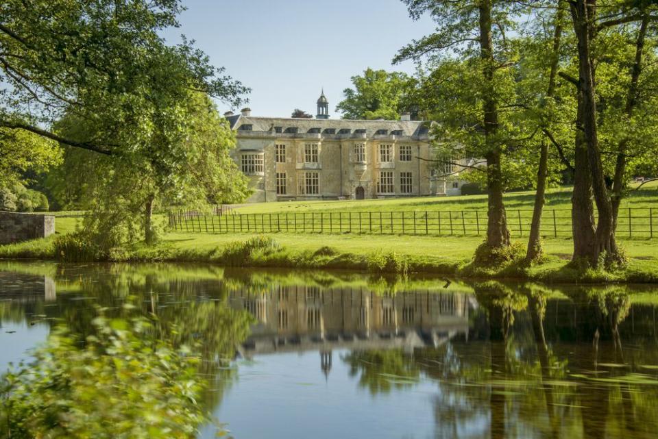 hartwell house pond and grounds view