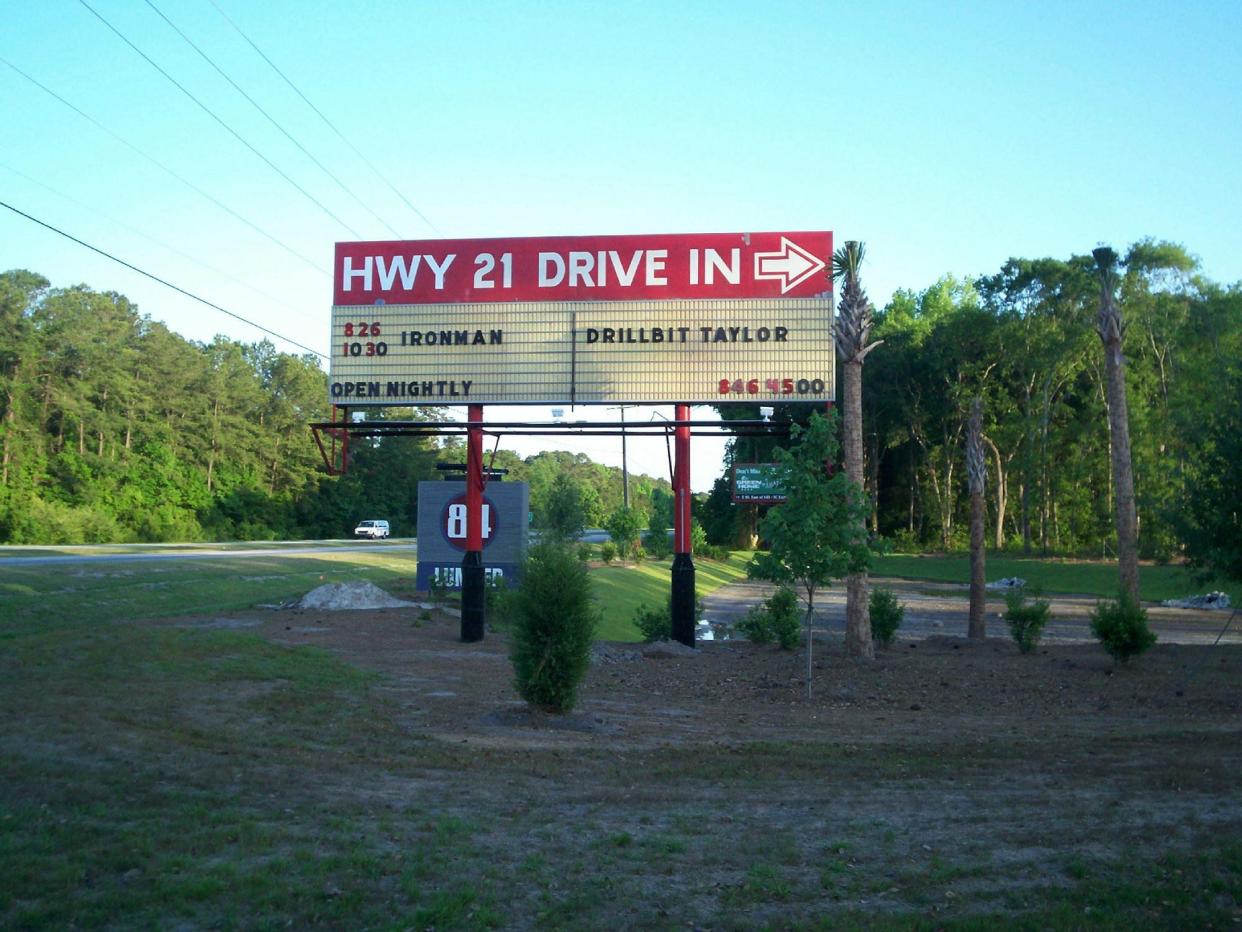 Highway 21 Drive-In theater sign advertising showings for Ironman and Drillbit Taylor.