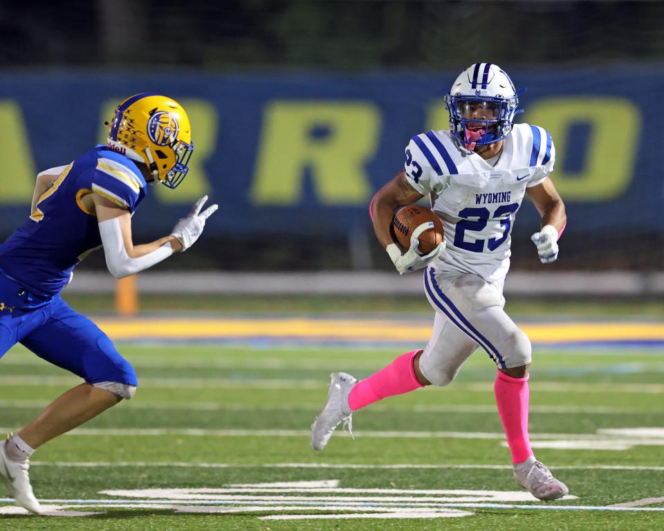 Wyoming running back C.J. Hester runs the ball in the game with Mariemont Oct. 8, 2021. Hester has committed to Western Michigan.