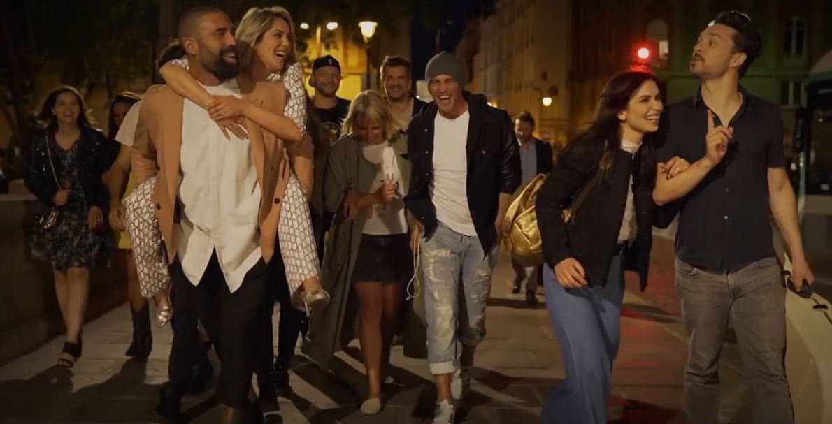 Le collectif Restons Amis dans le clip 