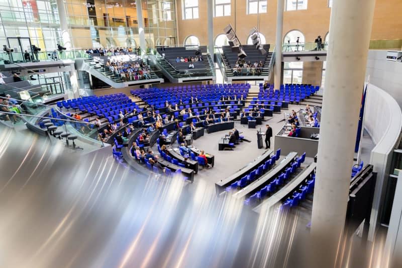 A general view of the plenary session of the German Bundestag. The agenda for the 170th session of the 20th legislative period includes deliberations on the Fourth Bureaucracy Relief Act, the fight against political Islam and economic relations with China. Christoph Soeder/dpa
