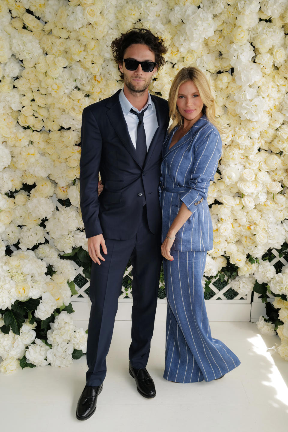 Sienna Miller Addressed The 14-Year Age Gap Between Her And Partner Oli ...