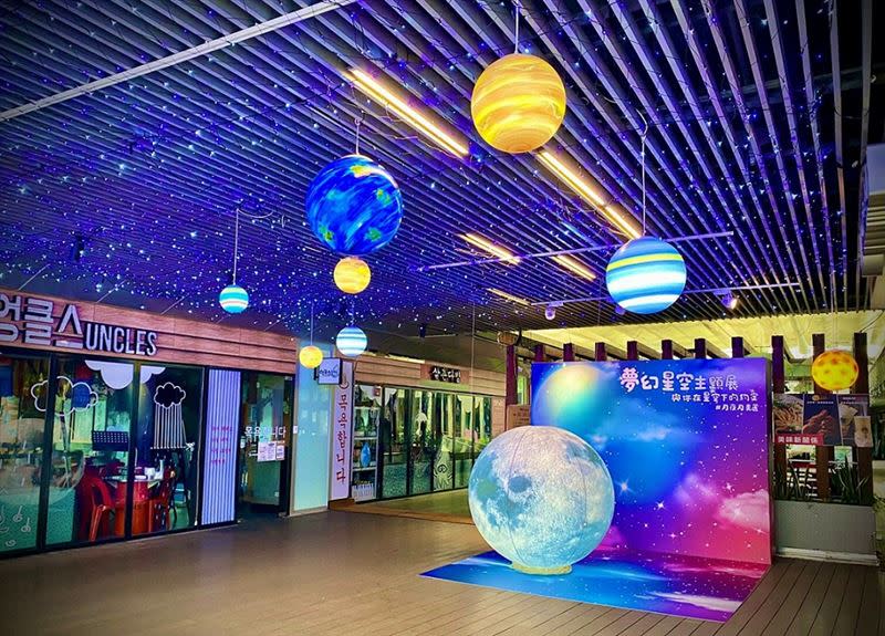 Global Mall板橋車站因應中秋節獨家打造「夢幻星空展」。（圖／業者提供）