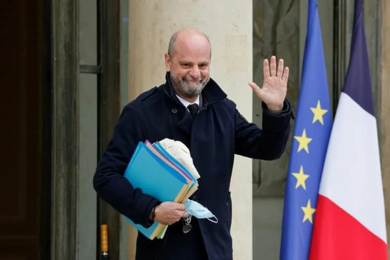 Le ministre de l'éducation, de la jeunesse et des sports Jean-Michel Blanquer sur le perron de l'Elysée à Paris le 22 décembre 2021. - Ludovic MARIN © 2019 AFP