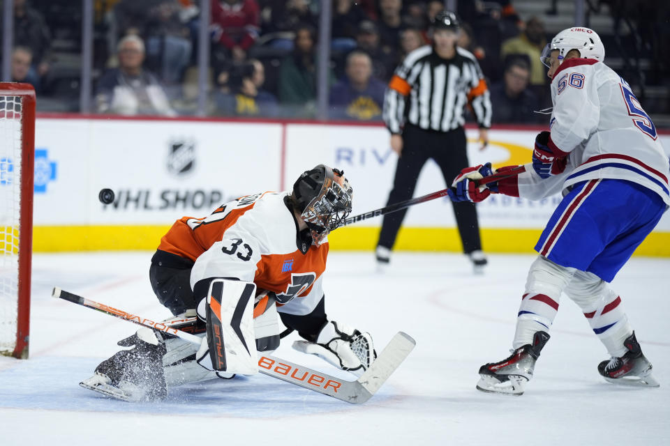 Montreal Canadiens' Jesse Ylonen, right, cannot score a goal against Philadelphia Flyers' Samuel Ersson during a shootout in an NHL hockey game, Wednesday, Jan. 10, 2024, in Philadelphia. (AP Photo/Matt Slocum)