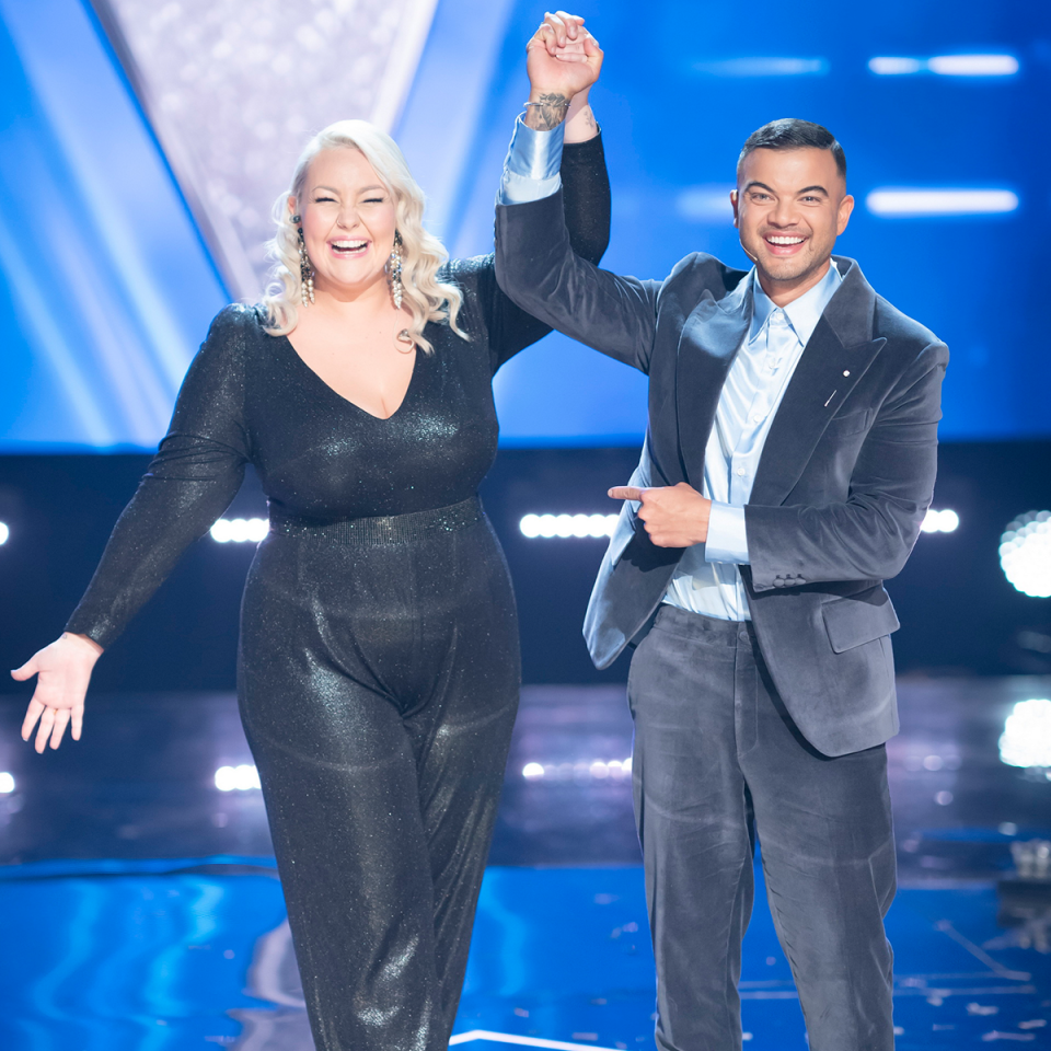 Bella Taylor Smith and Guy Sebastian on The Voice.