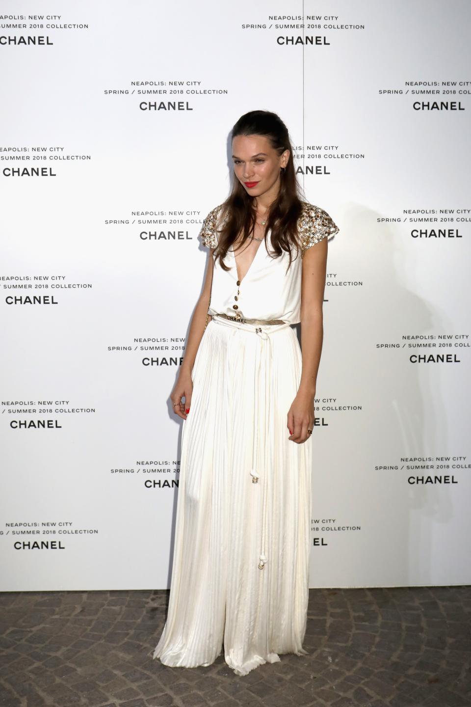 WHO: Anna Brewster WHAT: Chanel WHERE: At the launch of Lucia Pica’s Chanel spring 2018 makeup collection, Naples, Italy WHEN: October 12, 2017