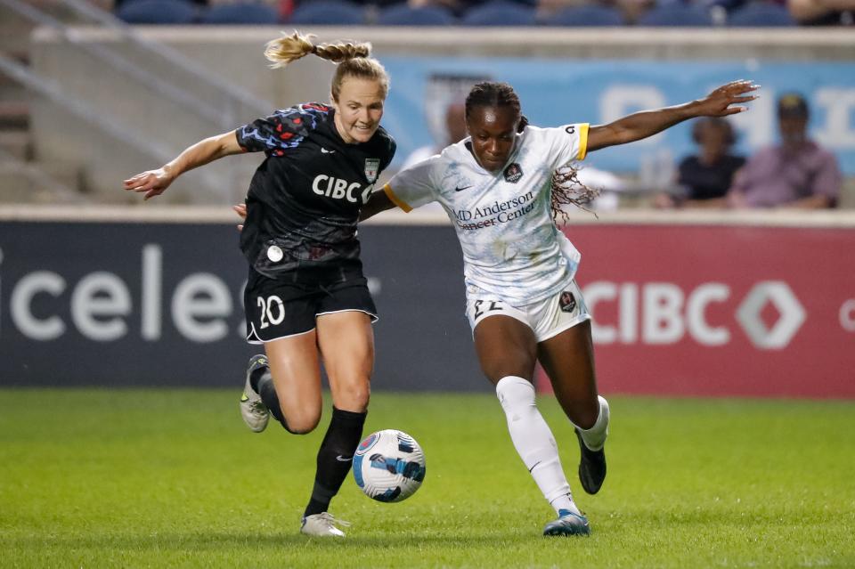 Sep 17, 2022; Bridgeview, Illinois, USA; Chicago Red Stars defender Zoe Morse (20) and Houston Dash forward Michelle Alozie (22) battle for the ball during the second half at SeatGeek Stadium.