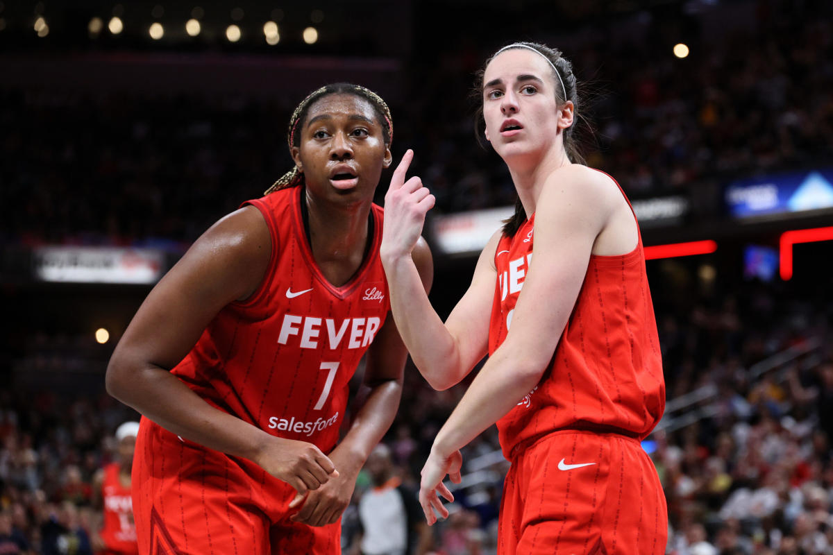 Aliyah Boston interrupts Caitlin Clark to defend teammate in postgame press  conference - Yahoo Sports