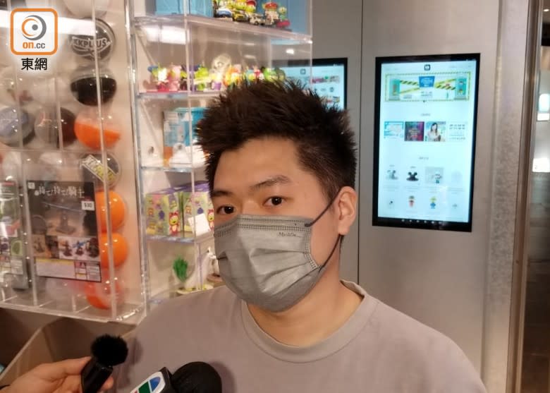 玩具店經理承認大型展品有必要做保護措施。(吳鎮興攝)