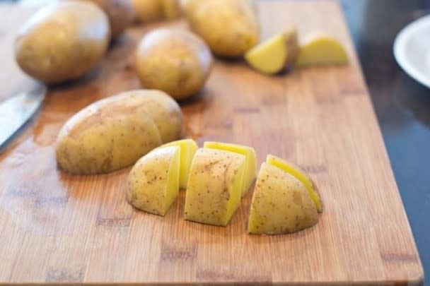 薯仔連皮用蒸、焗，能保存更多維他命C、B6及鉀質。
