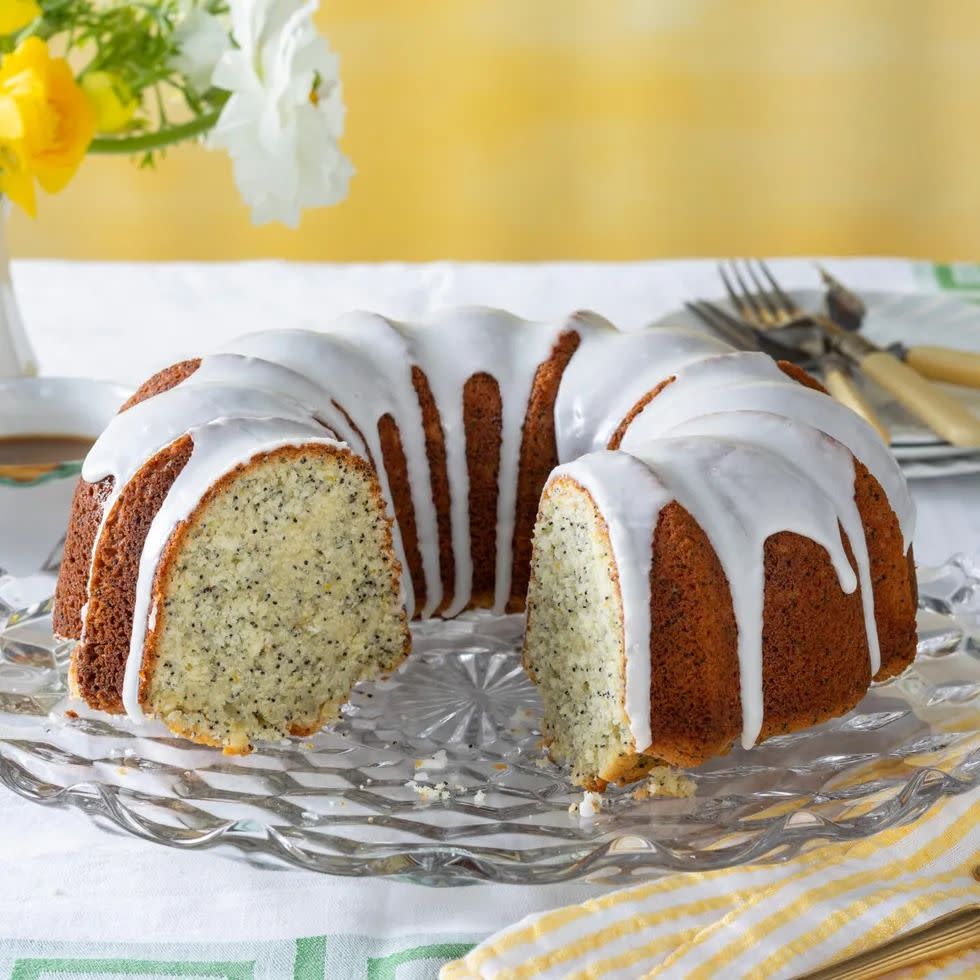 lemon poppy seed bunt cake with glaze
