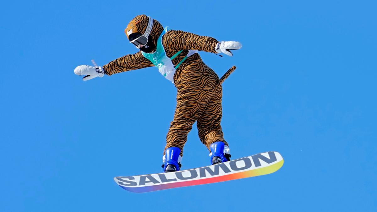 Beijing Olympics 2022 Snowboarder competes in tiger suit