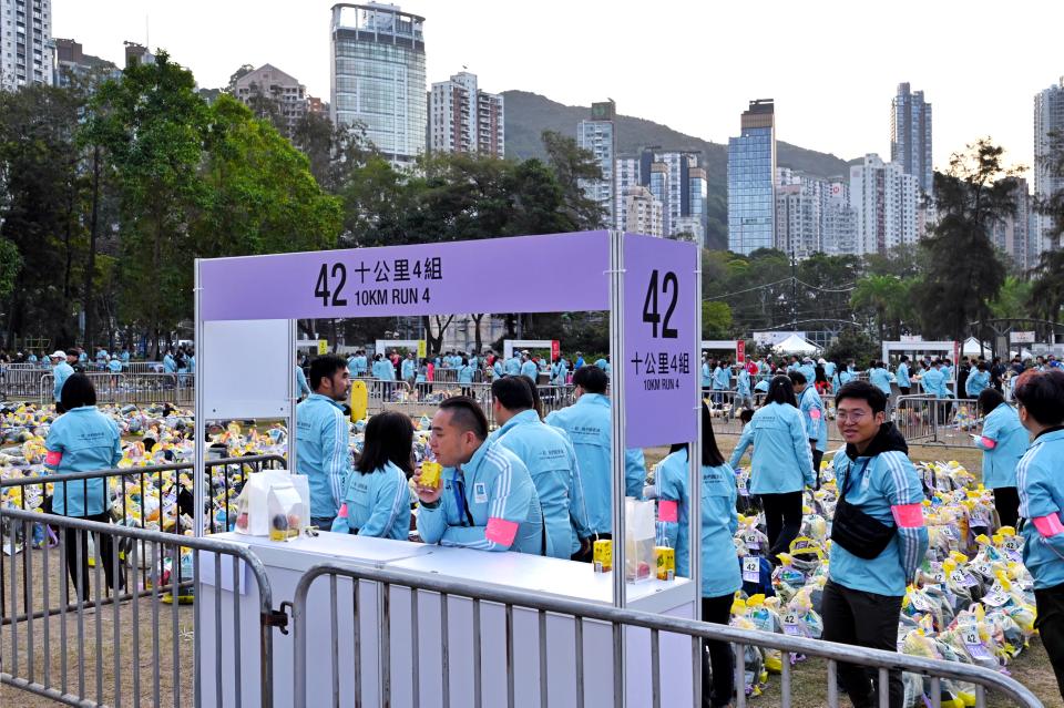 大會今屆重設行李寄存服務，不同組別各有一個櫃檯，選手可到自己所屬組別取回行李。