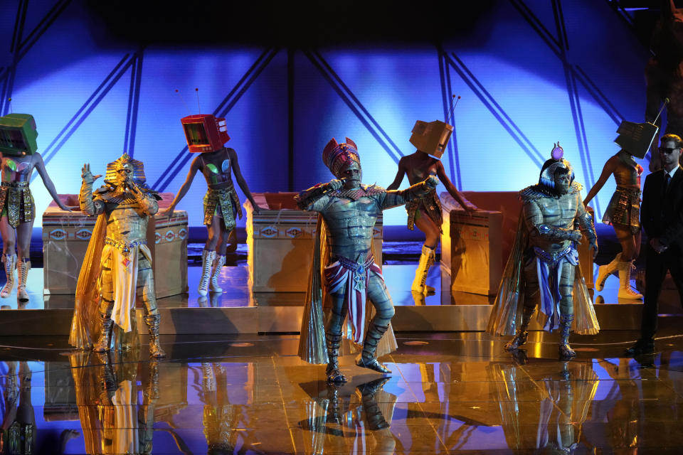 THE MASKED SINGER: Mummies in the “TV Theme Night” episode of THE MASKED SINGER airing Wednesday, Oct. 5 (8:00-9:00 PM ET/PT) on FOX. © 2022 FOX Media LLC. CR: Michael Becker / FOX.