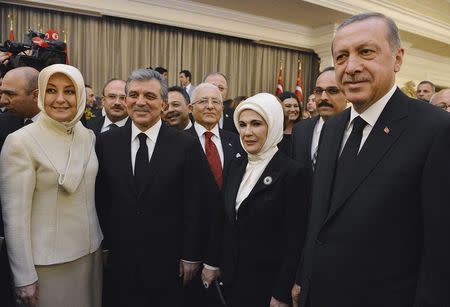 Turkey's President Abdullah Gul (2nd L) and Prime Minister Tayyip Erdogan (R) pose with their spouses Hayrunnisa Gul (L) and Emine Erdogan (2nd R) during a reception at the Presidential Palace of Cankaya in Ankara in this August 12, 2014 handout. REUTERS/Mustafa Oztartan/Presidential Press Office/Handout via Reuters