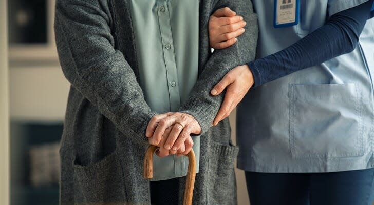Wie man Vermögenswerte schützt, wenn der Ehepartner ins Pflegeheim geht