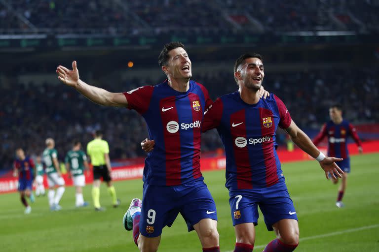 Robert Lewandowski es la principal figura del Barcelona de Xavi Hernández