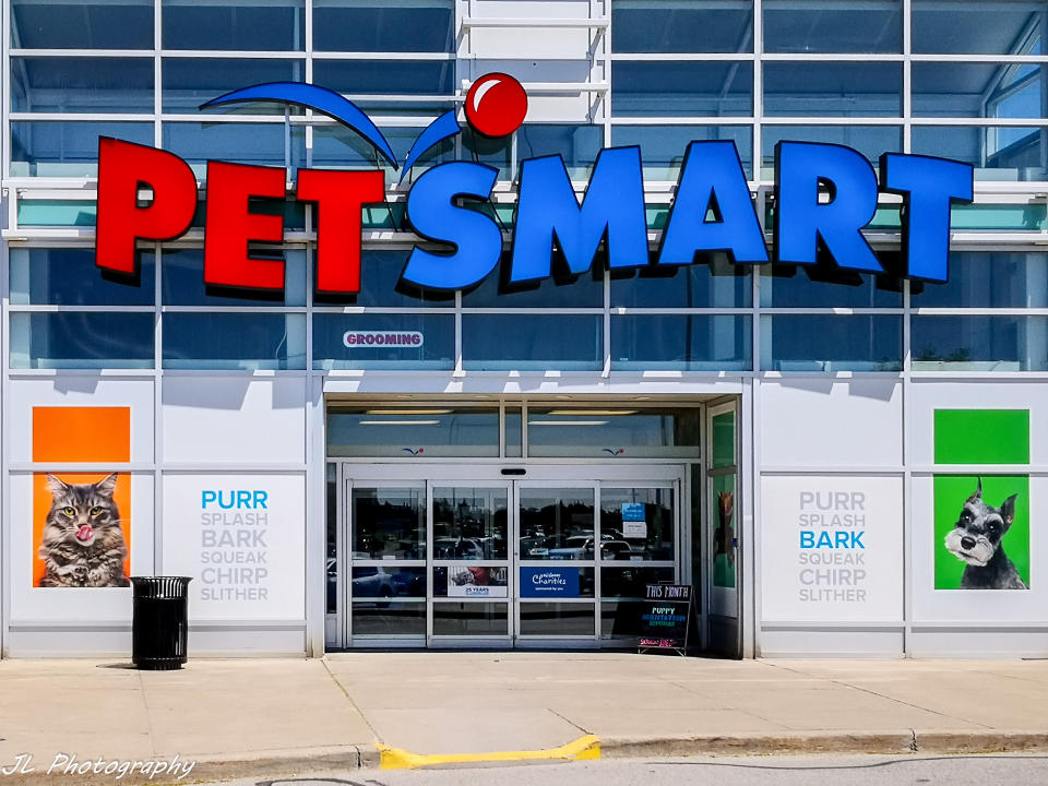 <a href="https://fave.co/3fweaEf" target="_blank" rel="noopener noreferrer">Petsmart</a> offers an autoship feature that allows you to get automatic deliveries of your pet's favorite products, like this <a href="https://fave.co/2N9970e" target="_blank" rel="noopener noreferrer">top-rated cat food</a>. You can choose to have things like cat food, dog food and litter delivered weekly or monthly. You'll have a 5% discount on orders. <br /><br />Check out <a href="https://fave.co/3fweaEf" target="_blank" rel="noopener noreferrer">Petsmart's automatic delivery program﻿</a>