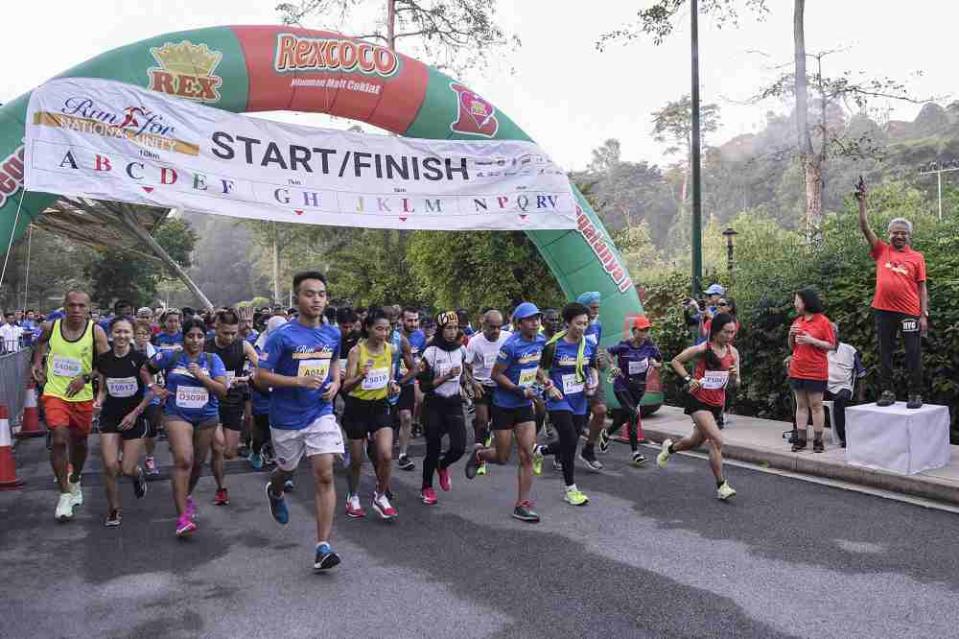 Minister in Prime Minister's Department in charge of National Unity and Social Well-being Senator P. Waytha Moorthy flags off the Run For National Unity 2019 event in Kuala Lumpur October 5, 2019. ― Pictures by Miera Zulyana