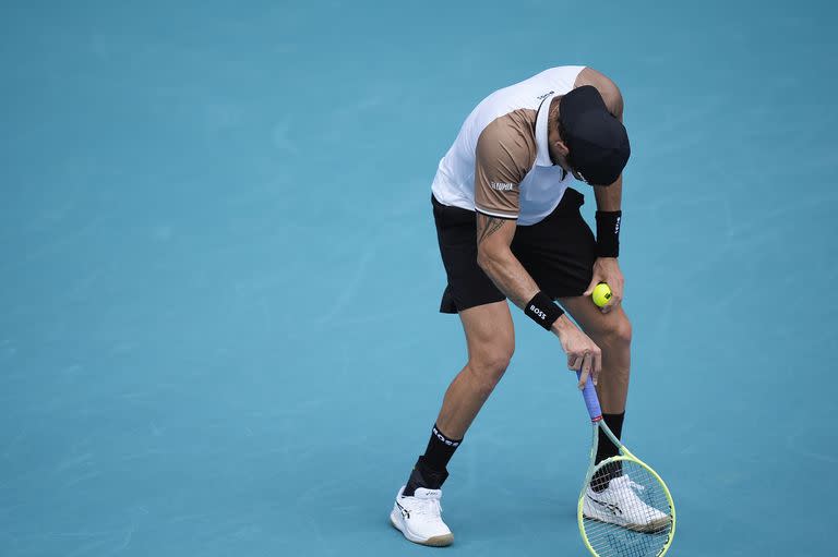 Matteo Berrettini comenzó a tambalearse justo cuando iba a sacar ante Andy Murray, en el segundo set