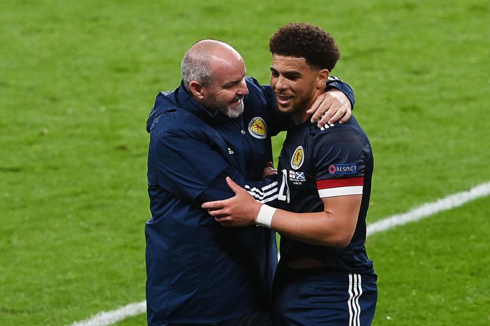 Che Adams hugs Steve Clarke after being substituted (AFP/Getty)