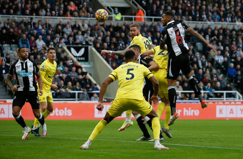 Premier League - Newcastle United v Brentford