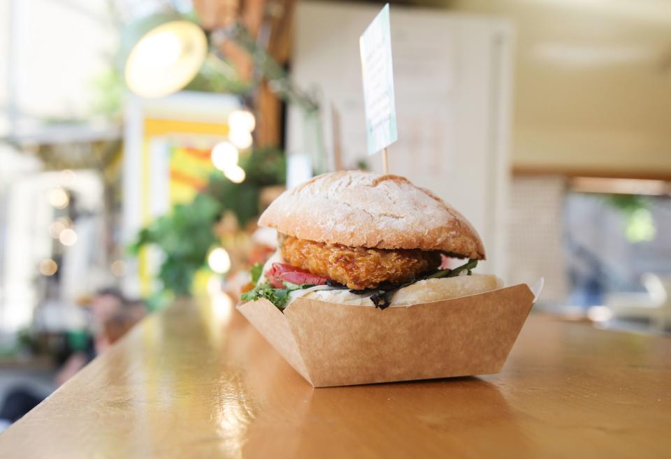 You Haven’t Lived Until You’ve Eaten This Vegan Fried Chicken Sandwich