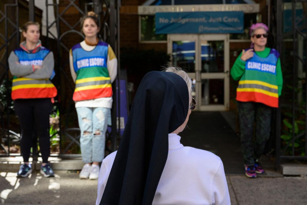 An anti-abortion activist prays in front of a Planned Parenthood center in Philadelphia in September 2022. <a href="https://media.gettyimages.com/id/1244028434/photo/us-vote-politics-abortion.jpg?s=1024x1024&w=gi&k=20&c=zKoeJPvk46UbHgSgPMjsheQHEBSqufGOTVIB0Hsn1N0=" rel="nofollow noopener" target="_blank" data-ylk="slk:Angela Weiss/AFP via Getty Images;elm:context_link;itc:0;sec:content-canvas" class="link ">Angela Weiss/AFP via Getty Images</a>