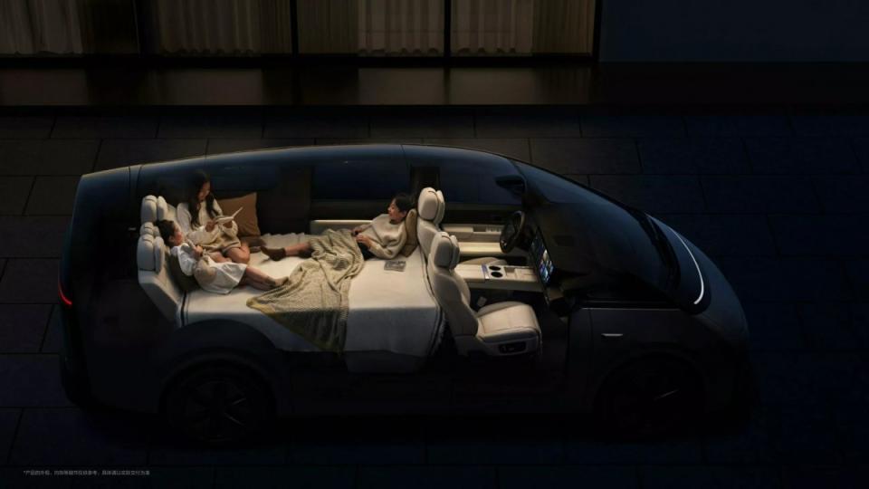 車內的座椅空間多變，可以直接變成一張舒適的床。