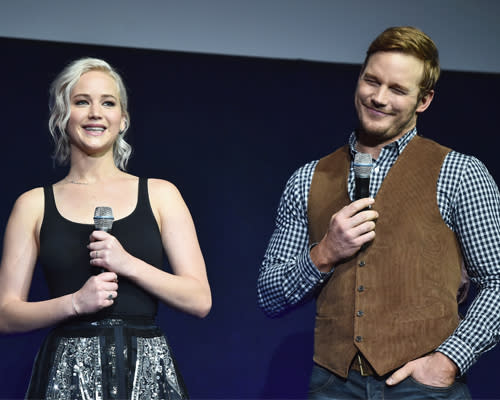 OMG there are new photos of Jennifer Lawrence and Chris Pratt on the set of “Passengers”