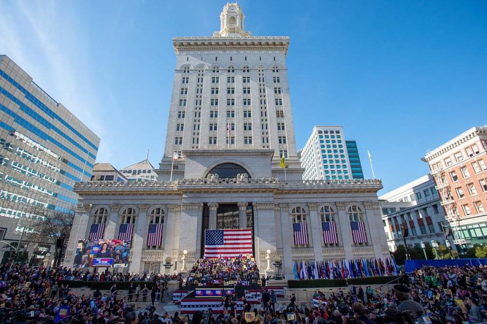 Sen. Kamala Harris launches her 2020 presidential campaign at Frank H. Ogawa Plaza on Jan. 27, 2019 in Oakland.

