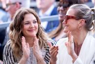 <p>Dans un live Instagram, Drew Barrymore a raconté sa toute première rencontre avec Cameron Diaz : "J'avais 14 ans, elle 16. Je travaillais dans un café à Los Angeles, et elle commençait sa carrière en tant que mannequin." Les deux adolescentes ont très vite sympathisé, et depuis, elles ne se sont plus quittées. (Photo by VALERIE MACON/AFP via Getty Images)</p> 