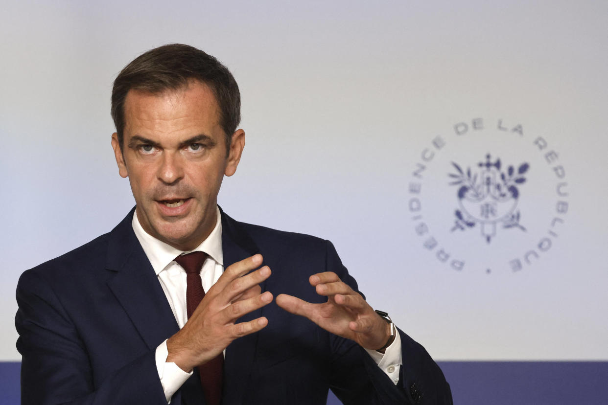 Le porte-parole du gouvernement Olivier Véran lors du compte-rendu du conseil des ministres ce mercredi 6 septembre. (Photo by Ludovic MARIN / AFP)