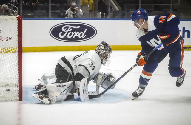 Pageau scores in OT as Islanders rally for 3-2 win and hand Kings