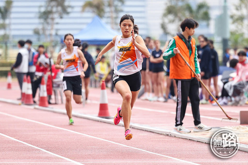 港大同學會書院的葉泯妡於女子B Grade 200米決賽跑出24秒88奪金，打破陳佩琦保持8年的學界紀錄